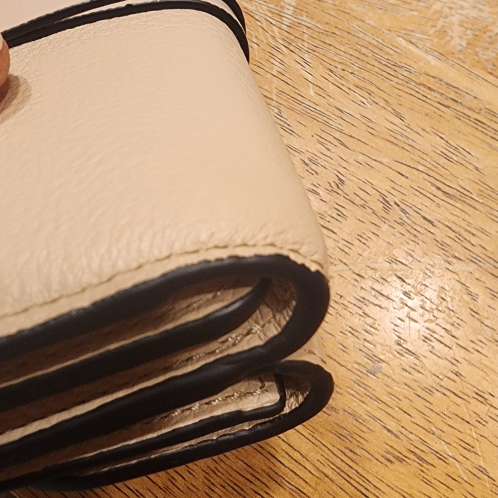 Chloé Alphabet Small Tri-Fold Wallet crafted from grained calfskin New Unused - Picture 6 of 16